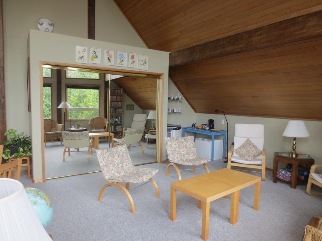 Bed and Breakfast Moon And Sixpence Ucluelet Zewnętrze zdjęcie