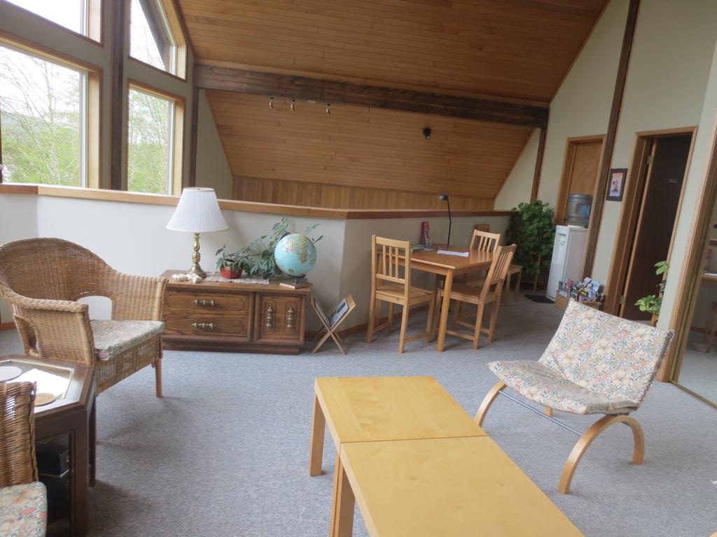 Bed and Breakfast Moon And Sixpence Ucluelet Zewnętrze zdjęcie