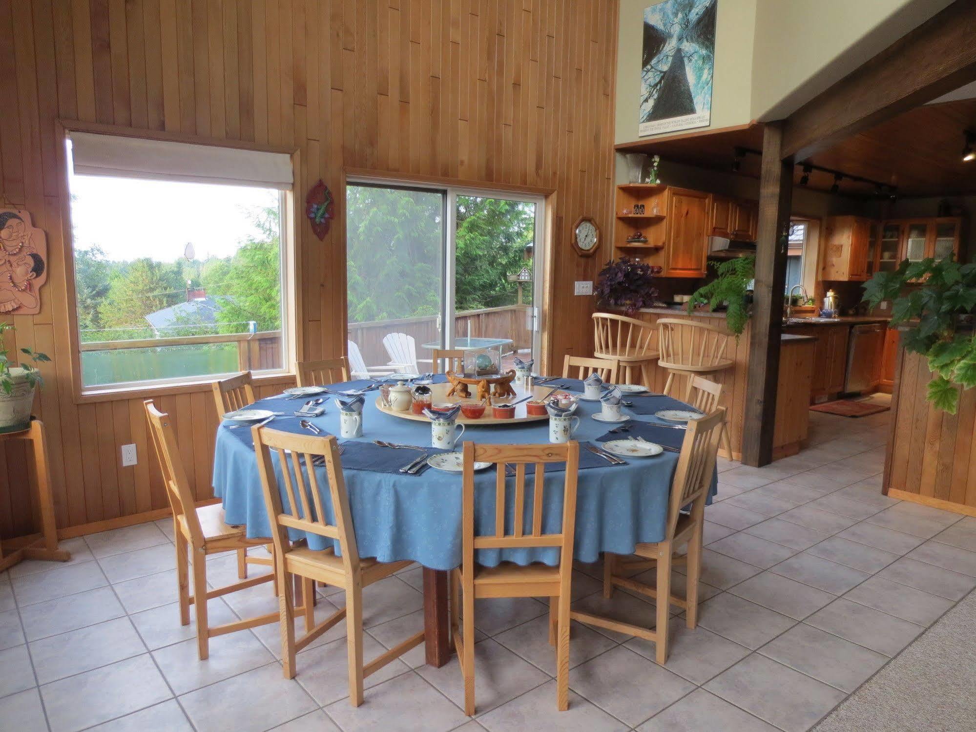 Bed and Breakfast Moon And Sixpence Ucluelet Zewnętrze zdjęcie