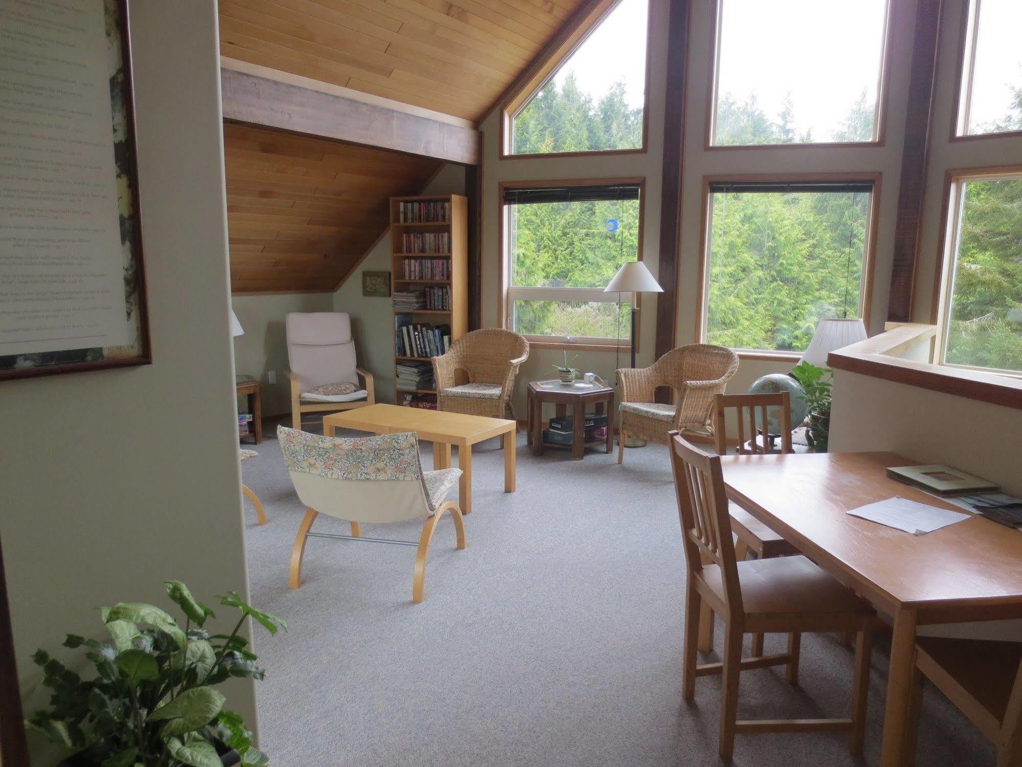 Bed and Breakfast Moon And Sixpence Ucluelet Zewnętrze zdjęcie